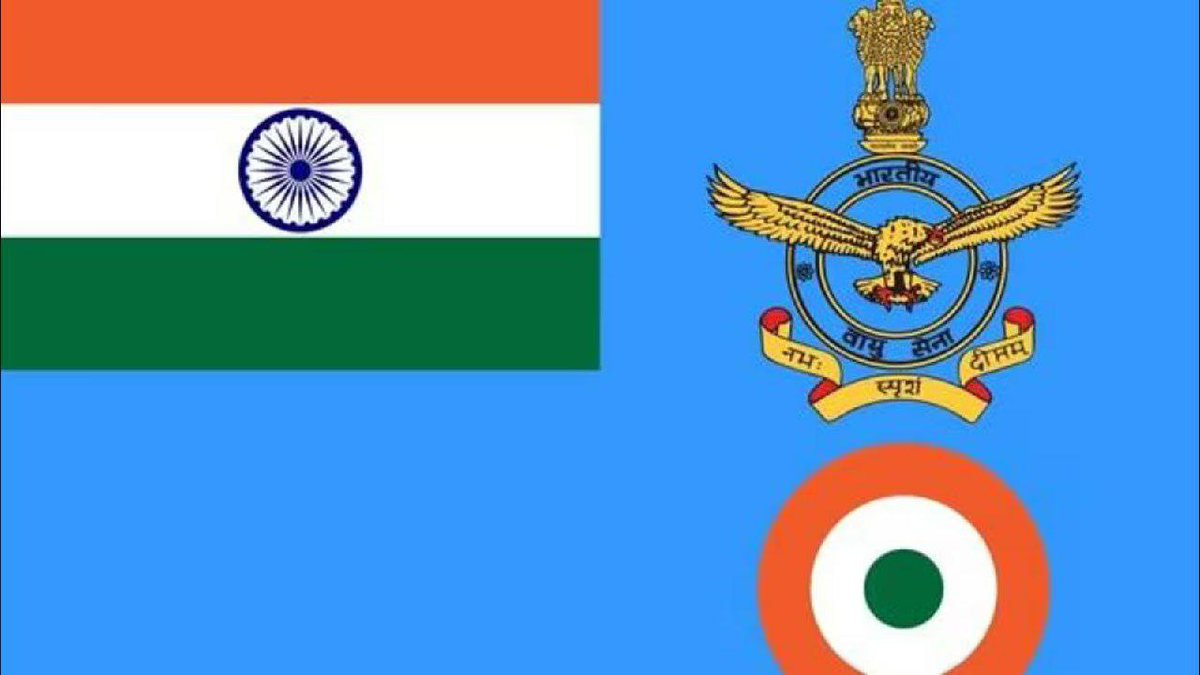 Indian Air force unveils Its new ensign after 72 years on 91st anniversary of The Indian Airforce
(Estd 8th day of oct 1932)
Motto : नभ: स्पर्शं दीप्तम‌्
@IAF_MCC
⚔Jai Hind ⚔🇮🇳
#IndianAirForceDay #IAFHistory