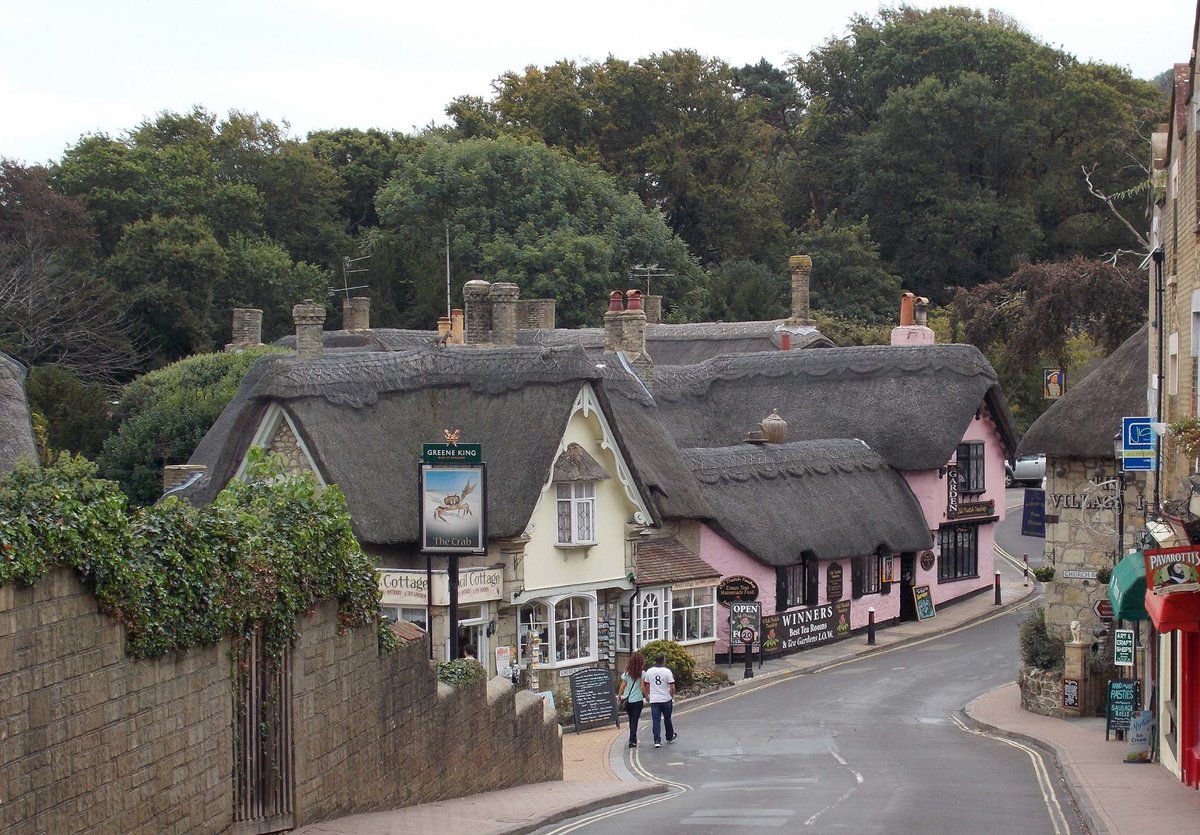 Shanklin Old Village, Isle of Wight

#shanklin #shanklinoldvillage #thatchedroof #pub #pinkwall #isleofwight #travel #travelphotography