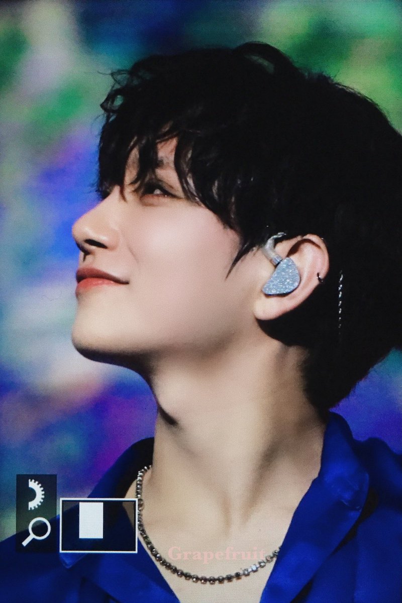 he holds the millions of stars in his eyes 🥹 #JOSHUA #조슈아