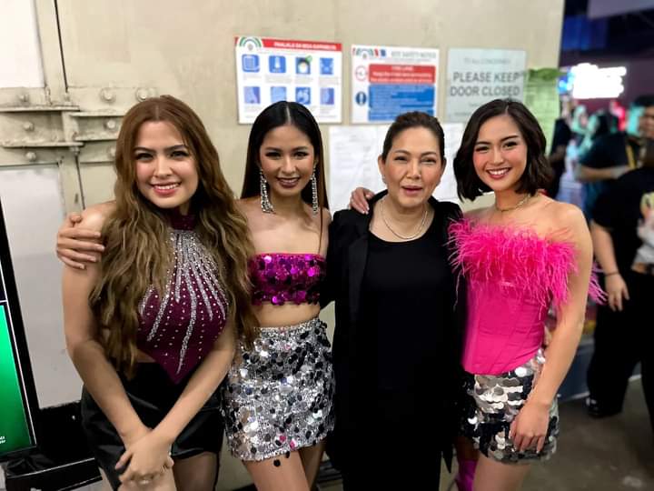 Syj_YeaJi9's tweet photo. OMG lola Amanda she is alive charrrr finally nag sama sama din ang mga lolola diana beth baby amanda @charliedizon_
@Oneheartkdlex @iamAndalioLoisa
LOISA PPPowerful HATAWAN
#LOISAisBackOnASAP https://t.co/QW7SvJE2np
