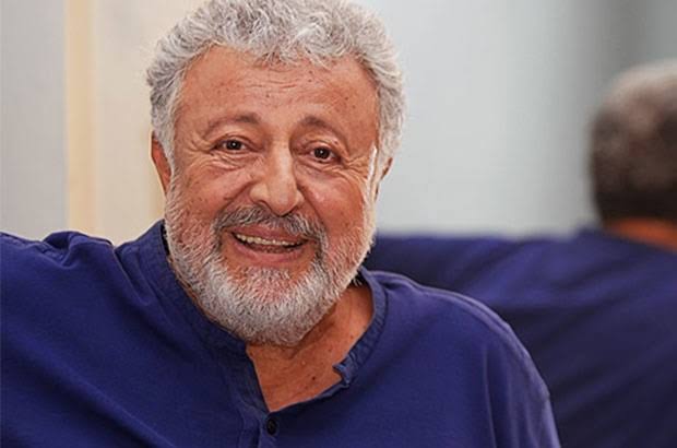 Bu ülkede kendi parasıyla içene AYYAŞ, çaldığı paralarla Umre'ye gidene DİNDAR deniyor...
Metin Akpınar