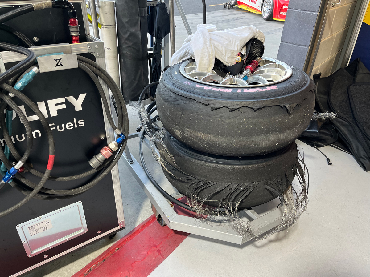 SJBartholomaeus's tweet photo. The good kind of damage.

#RepcoSC #Bathurst1000 #winner https://t.co/kCC8dYH6lO