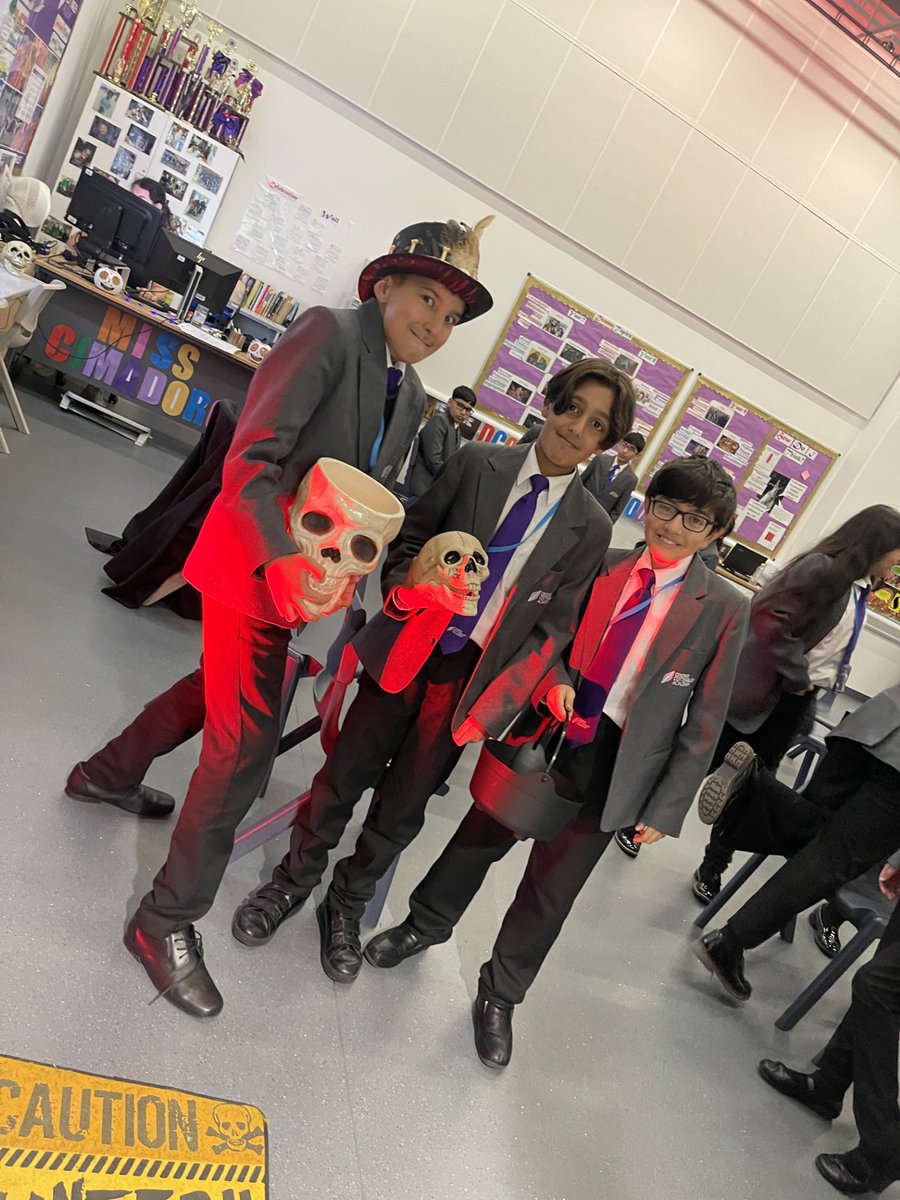 Year7DCO's tweet photo. There appears to be some spooky goings-on in Performing Arts this week! The journey to #BlyManor...🎭💀🪦 #Determination #TeamYear7 @DCOPerfArts https://t.co/mCL8zw3MSW
