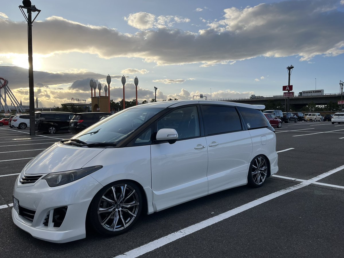 3Na829's tweet photo. 久しぶりにいろんなシビック見てテンション上がった🖤🖤
シビック降りてファミリーカーなってもこんな感じ🧏🏻‍♀️（旦那の仕業） https://t.co/KKl0pP68Sc