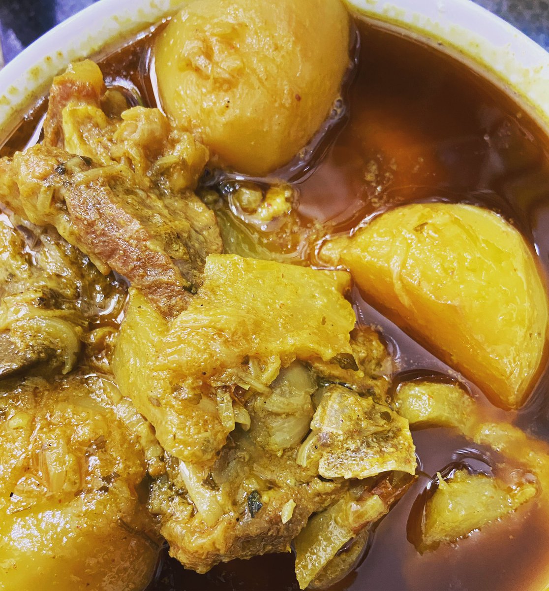 sayantan_gh's tweet photo. Quintessential Khashir Mangsho (mutton curry). Sunday cooking for family is ❤️

#cooking #cookinglove #muttonalujhol #bengalifood #bengalicooking #cookingislove https://t.co/R1Z88OV1M8