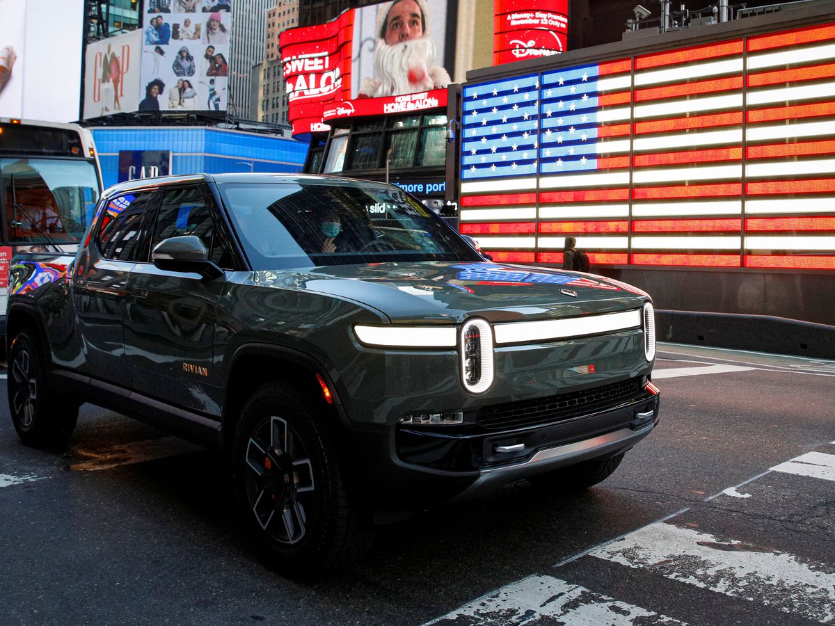 A partir del 1 de enero de 2024, si compras en Estados Unidos un coche eléctrico que cumpla la Ley de Reducción de la Inflación, recibirás el descuento de la ayuda aplicado directamente en el precio del vehículo.

Esto sí es una ayuda, no el plan MOVES.