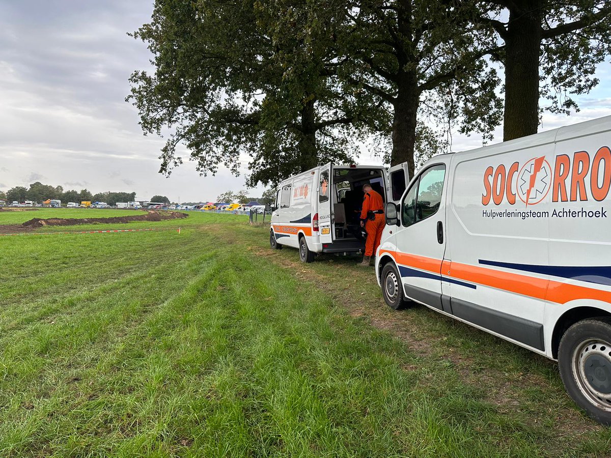 St_Socorro's tweet photo. Vandaag staan we bij de #RAMO cross in #Haarle, georganiseerd door #MACHaarle. 

MAC Haarle bestaat 50jaar. Gefeliciteerd! 

#autocross #autosport #extrication #extricationteam #firstaid #eerstehulp
#socorro #meerdanhulpverlenen https://t.co/y2wUryd6JV