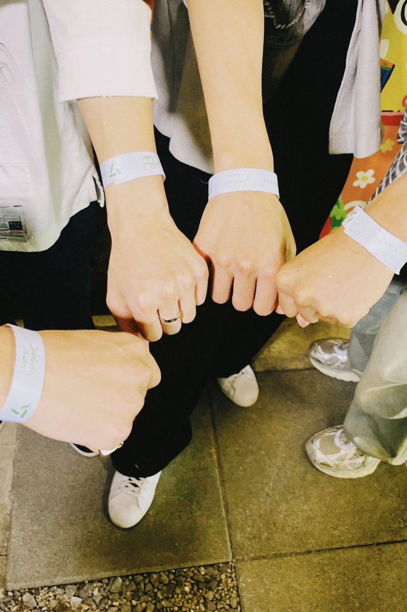 [17'S] 슈겸버디네컷🌼

#세븐틴스트리트 #SVTstreet
#세븐틴페스티벌 #SVT_Festival