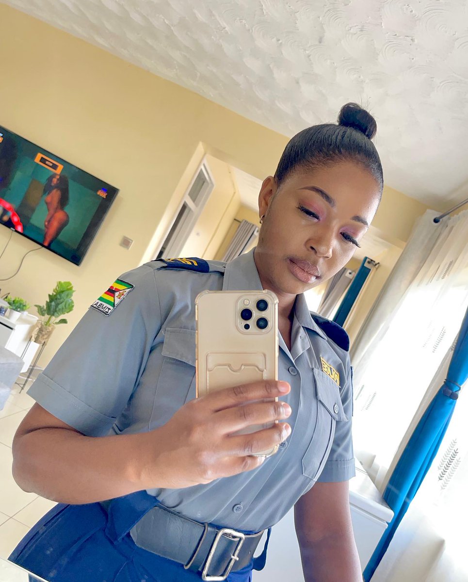 six_papi's tweet photo. The only ZRP cop with an iPhone 14 pro max 🙌🙌 https://t.co/GtXD5MOzEq