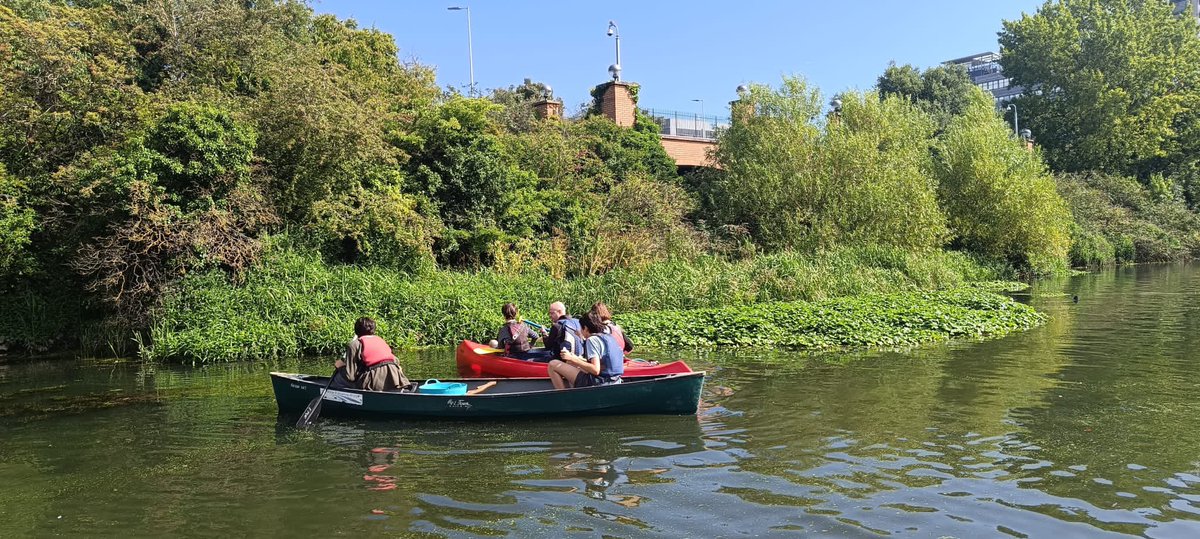 Canoe, stand up paddleboard and kayak hire available 11-3pm today at Brentford Lock. Explore this little known part of London’s canal system by water. Book slots online now Great local cafes and pubs close to our base