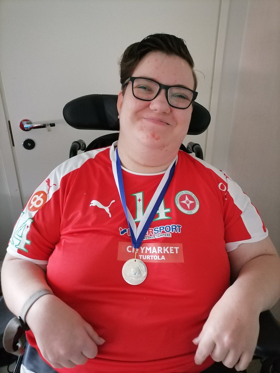 jesseoolan's tweet photo. Eilen tuli saatua elämäni 1. hopeamitali! Kiitos @InterPowerchair hyvistä peleistä! Tästä on hyvä jatkaa treenien kautta kohti seuraavaa kautta, jolloin toivottavasti saadaan myös #SJKPowerchair mukaan! 🙂
#sähköpyörätuolijalkapallo #SMsarja #TampereenPalloveikot
#TPVPowerchair https://t.co/umnGKROYsO