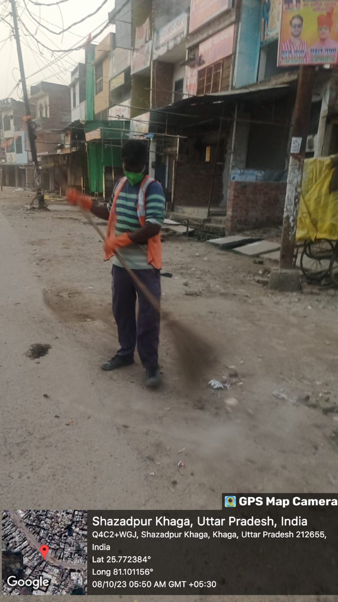 SBM_UP's tweet photo. आदर्श नगर पंचायत खागा में सफाई मित्रो द्वारा सुबह सुबह सफाई कार्य किया गया |

#स्वच्छता_ही_सेवा #HamaraSwachhUP #doortodoor #cleanliness #SwachhBharat #swachhbharatmission #roadsweeping #segregation #roadcleaning https://t.co/YDQfQ6u2AQ