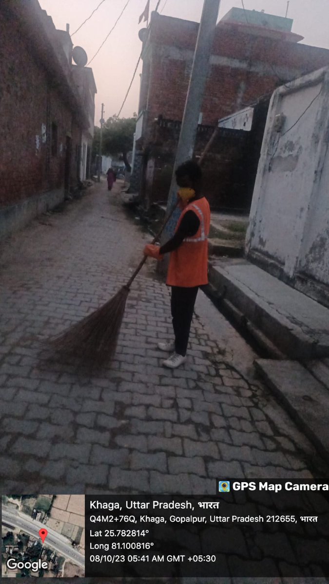 SBM_UP's tweet photo. आदर्श नगर पंचायत खागा में सफाई मित्रो द्वारा सुबह सुबह सफाई कार्य किया गया |

#स्वच्छता_ही_सेवा #HamaraSwachhUP #doortodoor #cleanliness #SwachhBharat #swachhbharatmission #roadsweeping #segregation #roadcleaning https://t.co/YDQfQ6u2AQ