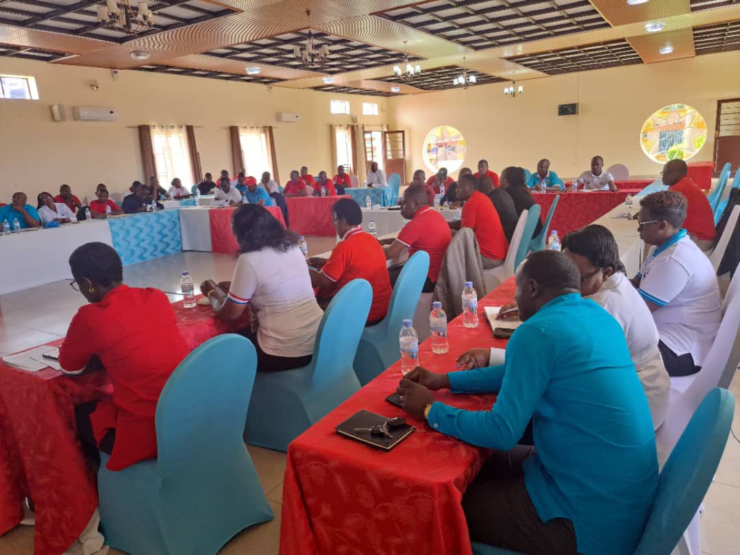 RPF_MUHANGA's tweet photo. Inama yitabiriwe n’abashyitsi baturutse @RPF_South, abagize Komite Nyobozi yaguye n’abayobozi ba special cells ku rwego rw’Akarere, Chairpersons na PMMs b’Imirenge igize @Muhangadis https://t.co/s0U4f5Vj5w