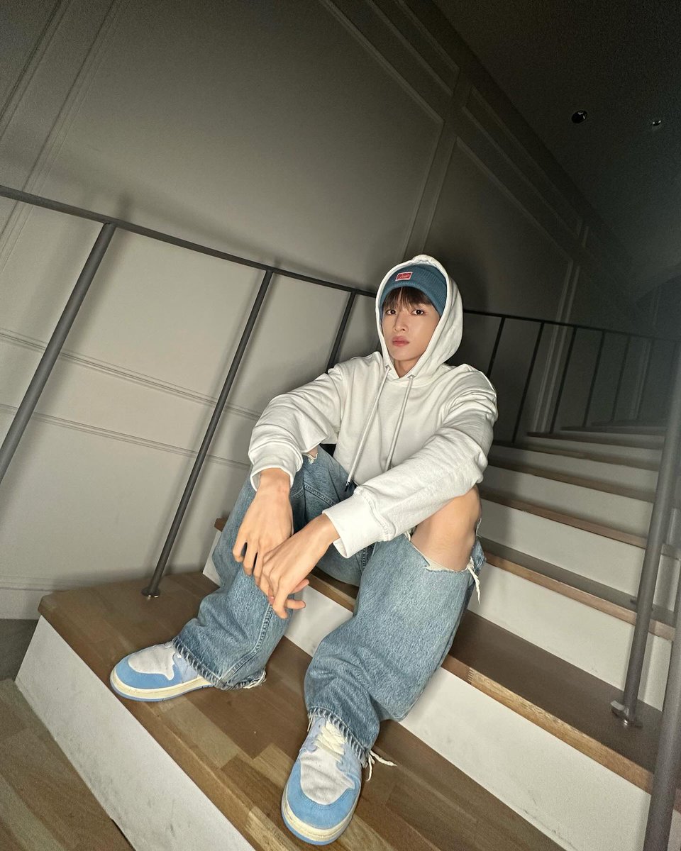 01SMDJSC's tweet photo. ㅤ
ㅤ
ㅤ #RYVER — SNS update.
ㅤ ╰─ 05:41 PM, 10/08/23
ㅤ "Wala na namang kuryente sa cabin"
ㅤ https://t.co/DNgiE4fD3B