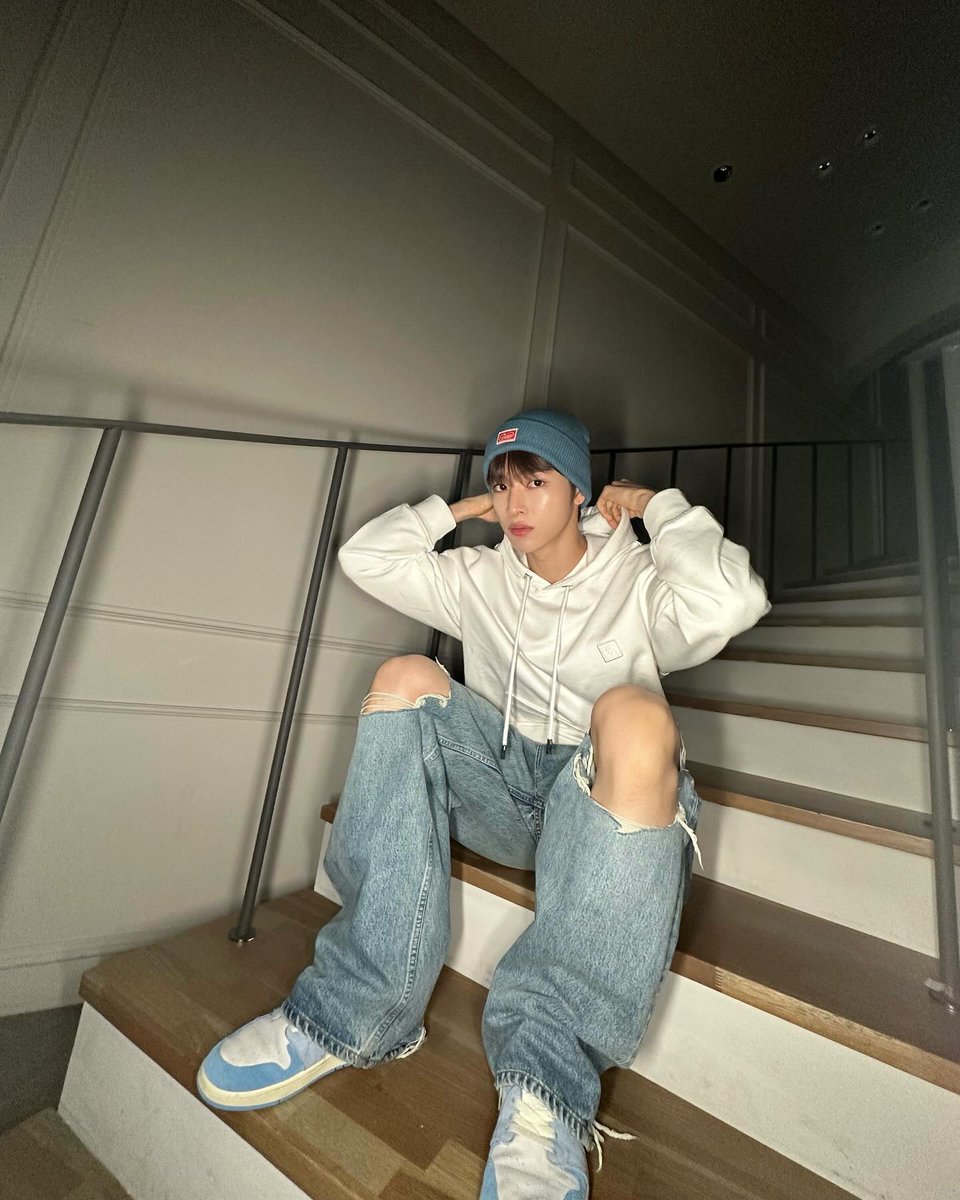 01SMDJSC's tweet photo. ㅤ
ㅤ
ㅤ #RYVER — SNS update.
ㅤ ╰─ 05:41 PM, 10/08/23
ㅤ "Wala na namang kuryente sa cabin"
ㅤ https://t.co/DNgiE4fD3B