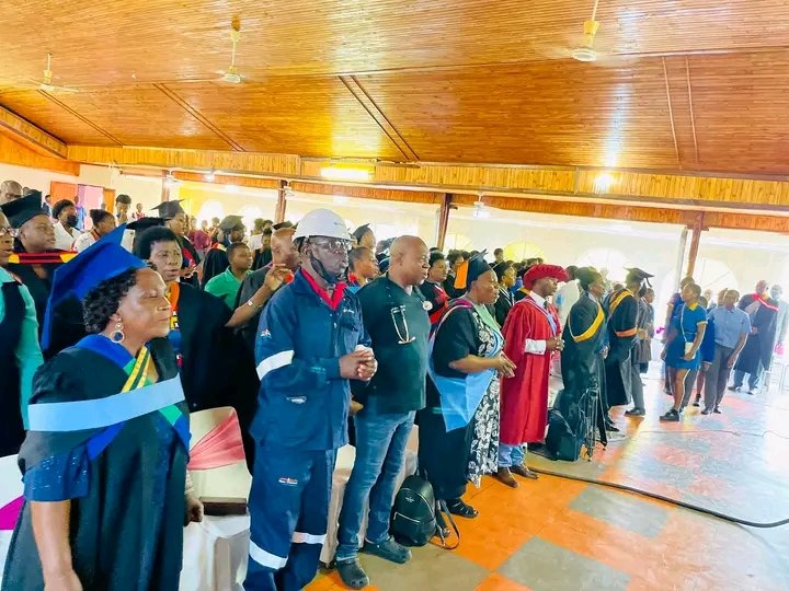 Ndivhuworrd's tweet photo. Education is such a treasure in Venda ❤️ Today's service at Makwarela AFM. https://t.co/jWMeP2We9n