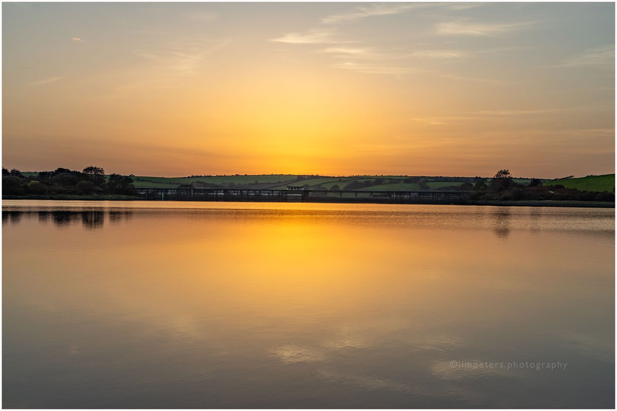 Looe Directory (@looedr) on Twitter photo Sunset over Siblyback lake. Sunset over Siblyback lake.