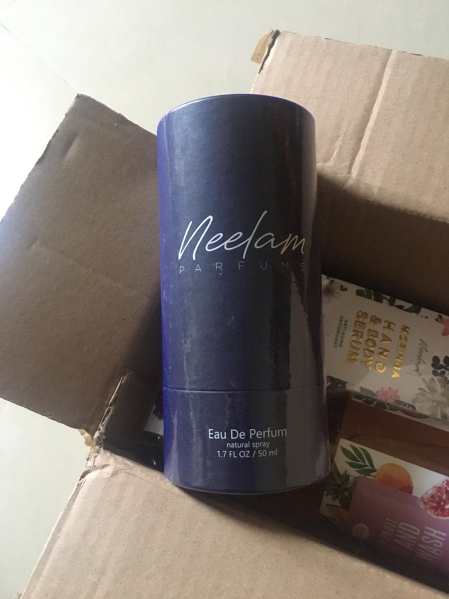 lavyanoja's tweet photo. @reviewhaul Tukang paket : beli apaan kak wangi banget ini paketnya? Gimana nggak wangi bang🤣 https://t.co/n8ez0R3tq6
