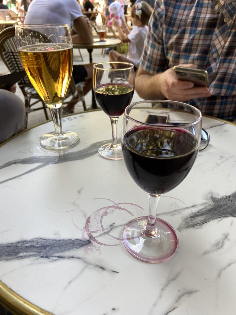 @anaustra Just having a morning tipple at a wee café 🥐🇫🇷🍷