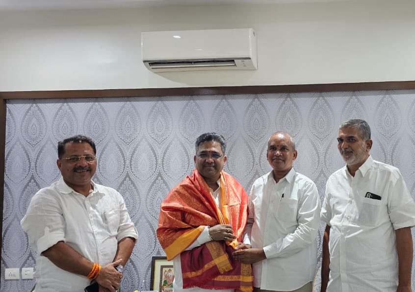 PNPathakBJP's tweet photo. आज तेलंगाना प्रवास के दौरान राष्ट्रीय महामंत्री भाजपा श्रद्धेय सुनील बंसल जी भाईसाहब सें सुखद भेंटवार्ता हुई.!
इस दौरान साथ में सदस्य वनीकरण और पर्यावरण विकास बोर्ड वन पर्यावरण और जलवायु परिवर्तन मंत्रालय भारत सरकार श्रीनिवास रेड्डी जी उपस्थित रहें.!
@sunilbansalbjp https://t.co/OJAtSQK5da