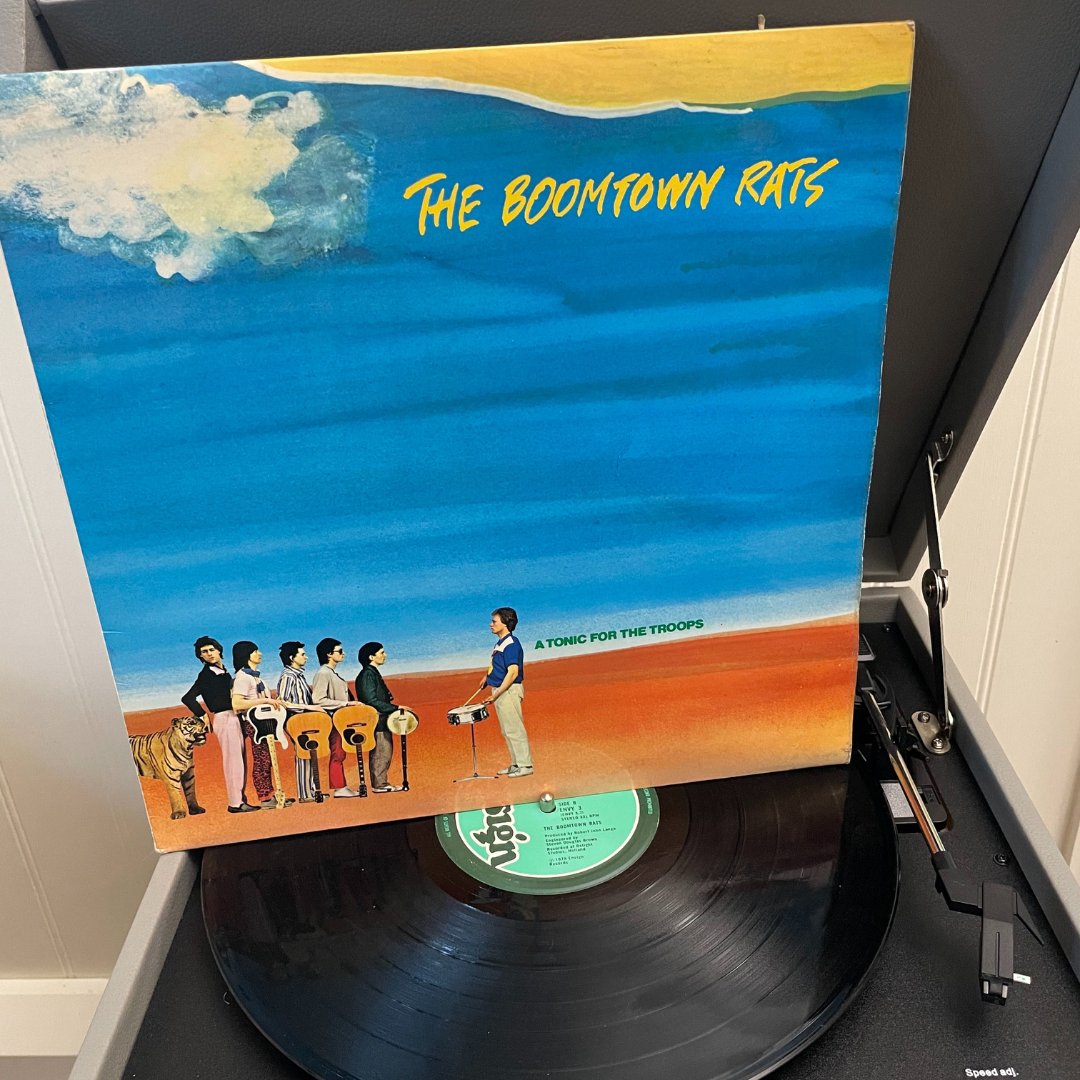It's SPINday, featuring one of my old albums every week that I listen to while I write
This week, Tonic for the Troops by the Boomtown Rats. Their best work, with She's so Modern (Cha, Cha, Cha 😂😂) and Like Clockwork, my 2 favourites
Listen along at open.spotify.com/album/2meIZ6h6…