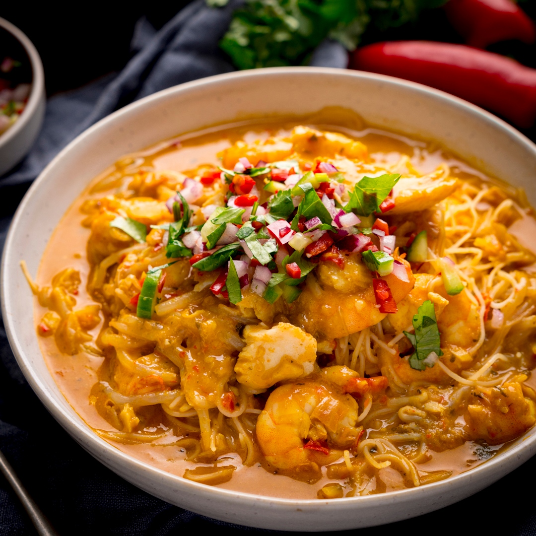 KitchenSanc2ary's tweet image. This Thai-inspired seafood laksa is a great way to get a fabulous spicy noodle dish on the table quickly, using only one pan and ready in less than 30 minutes.  😋🌶

⁠kitchensanctuary.com/seafood-laksa/
#laksa #foodie #soup