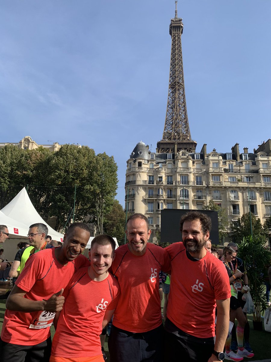 ElogieSiemp's tweet photo. 👏👏👏 à la Team @ElogieSiemp !
 Top départ ce matin pour nos coureurs qui participaient à la mythique course du @20km_Paris, ayant pour thème le cirque en soutien à l’association @LeRireMedecin, aux côtés de nos collègues @_RIVP_ 
 #Solidarite #Sport #Bienetre #Convivialite https://t.co/8QqTtQe2QC
