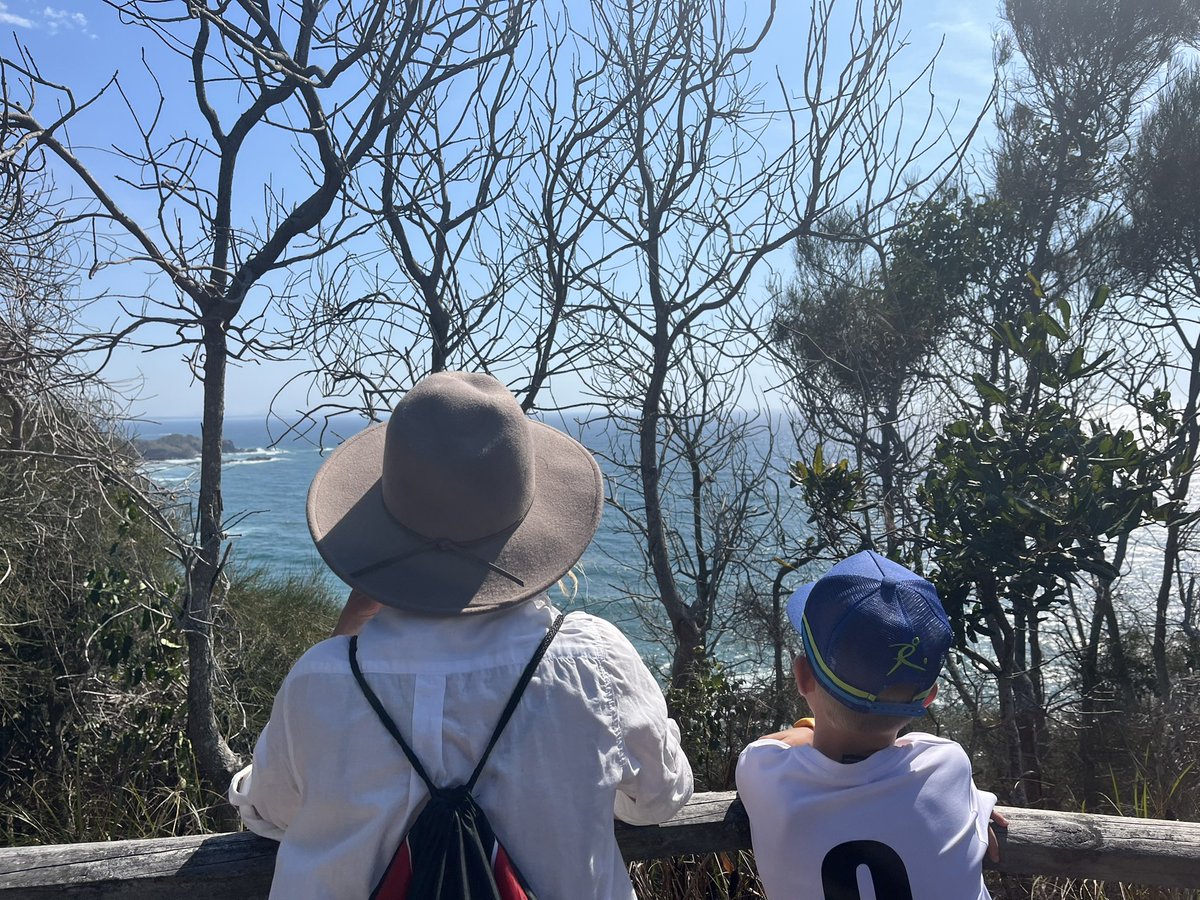 1 week down of our #parasoul campaign in support of #onefootforward and paramedic mental health and well-being. I’m squeezing in as much sunshine and outdoors into my day as I can - joined by a fabulous crew along with the way <a href="/ACParamedicine/">Australasian College of Paramedicine (ACP)</a> <a href="/blackdoginst/">Black Dog Institute</a>