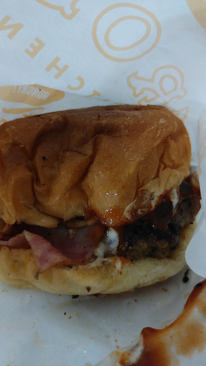 hibiki1428's tweet photo. トロルさんの壱岐牛バーガー
 #江戸町公園
 #長崎くんち https://t.co/IZoRPqs5tN