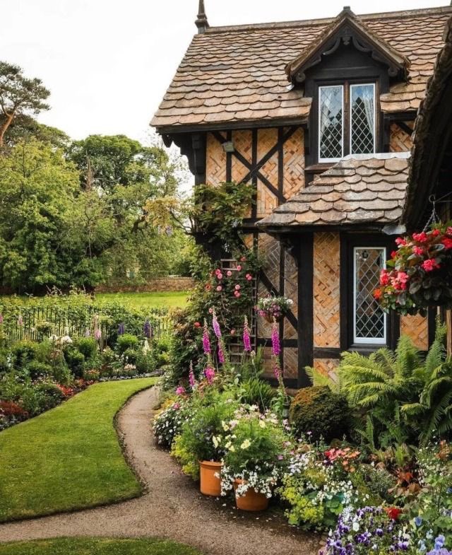 Architektur 🏛 und Natur 🏞 🌸 🌼 🌺 🍃 🌿