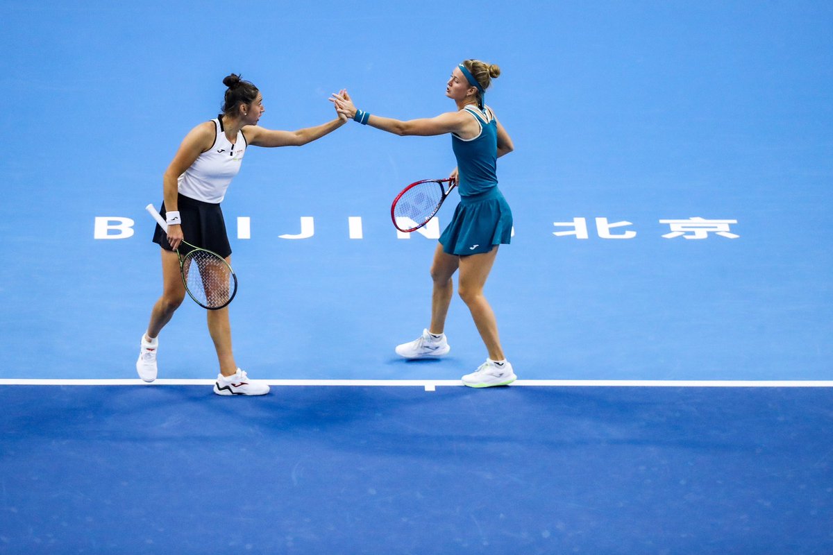 Women’s doubles champion! Bouzkova and Sorribes Tormo 🏆 #2023ChinaOpen