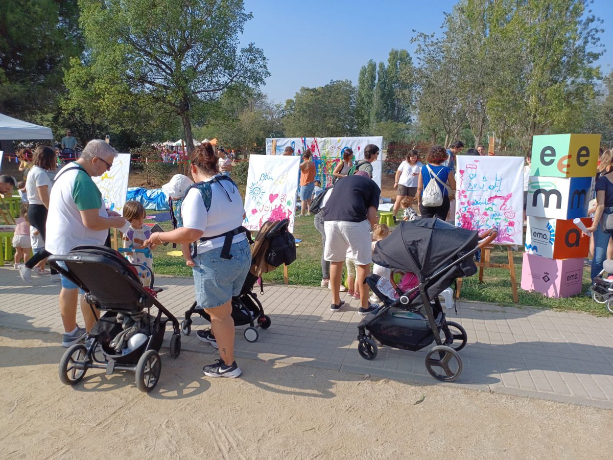 ajuntamentSPM's tweet photo. 👧🏻[CANALLADA]

El parc d’Europa està ple de gom a gom de famílies que gaudeixen del Festival #Canallada

+ INFO👇🏼👇🏼

https://t.co/xbkTMIgRyf https://t.co/Dn3ijiAwjO