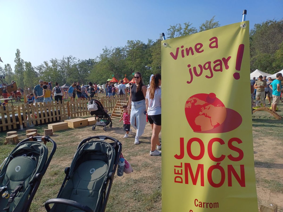 ajuntamentSPM's tweet photo. 👧🏻[CANALLADA]

El parc d’Europa està ple de gom a gom de famílies que gaudeixen del Festival #Canallada

+ INFO👇🏼👇🏼

https://t.co/xbkTMIgRyf https://t.co/Dn3ijiAwjO