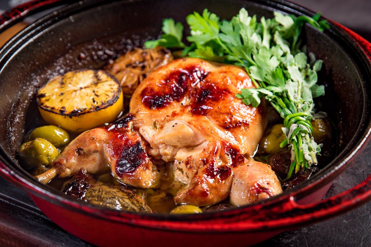 PORTERHOUSE_SA's tweet image. الوعـاء الشهي الذي يجمع مابين فروج محمر والبرقوق والزيتون و اليمون
 
#porterhouseksa #riyadhsteakhouse #بورترهاوس #الرياض #مطاعم_الرياض