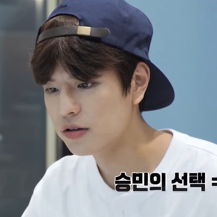 sungievers's tweet image. I nominate #Seungmin from #StrayKids for the #BestModelForCap of kpop idol! #KookyRanking  #KookyGallery.