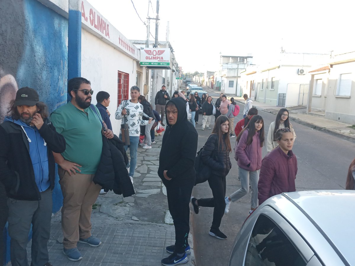 OlimpiaDeMinas's tweet photo. En breves instantes el equipo femenino sub 14 de Olimpia partirá para Cerro Largo.
Irá por la clasificación a cuartos de final de la Copa Nacional de Clubes del Interior. https://t.co/7Uzq71B5NW