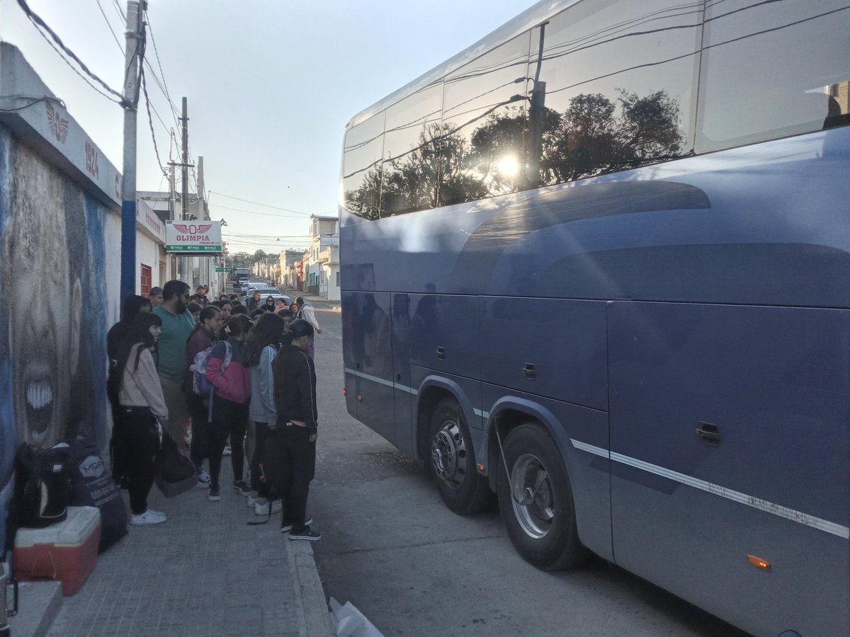 OlimpiaDeMinas's tweet photo. En breves instantes el equipo femenino sub 14 de Olimpia partirá para Cerro Largo.
Irá por la clasificación a cuartos de final de la Copa Nacional de Clubes del Interior. https://t.co/7Uzq71B5NW