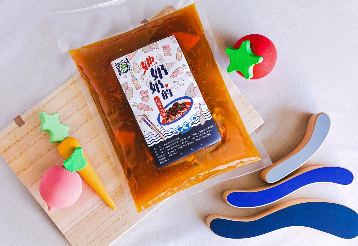 我在台灣🇹🇼這麼久 這家 ：《她奶奶是牛肉麵》👍。真的很好吃😋
我跟店家沒有任何抽成，但是我感覺你們在中和的人，如果沒有去吃過真的很可惜。
肉感很嫩、麵條也QQ 。100讚
#牛肉麵
#麵
#中和 https://t.co/QF6zkwmdrp