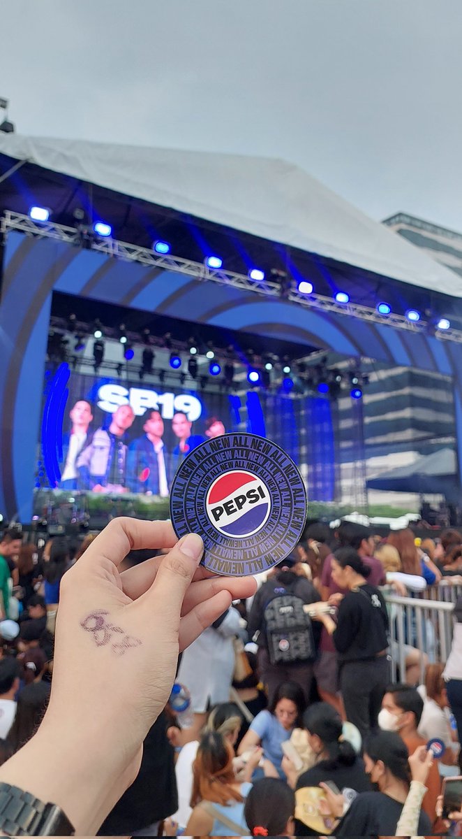 ziesmic's tweet photo. The view is soooo VIP Standing 🥺 SO EXCITED TO SEE MAHALIMAAAAA 😭❤️🫶

#pepsipulse2023 
#PepsiMasMasarapMaiba https://t.co/5wRNQCFNho