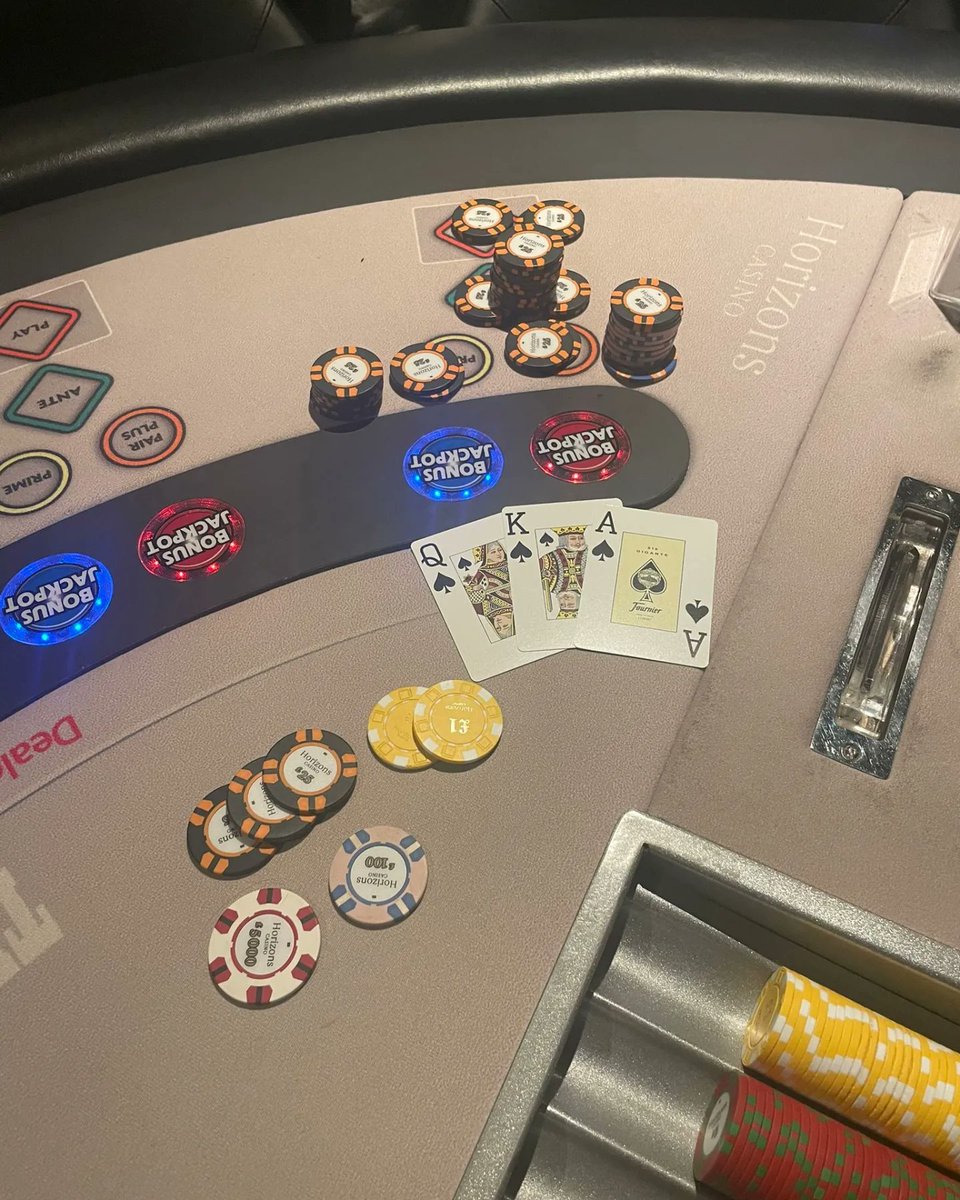 Horizons_Casino's tweet image. Two Jackpots, same person, same day! 👏👏👏
A massive congratulations to the 'DOUBLE' winner of the Minor Poker Progressive Jackpot, who managed to scoop over 20k. 

Begambleaware.org #gambleresponsibly #pokerjackpot #Jackpot #doublewinner