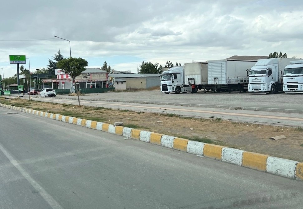 Karayolları Van Bölge Müdürlüğünün Van'a layık gördüğü hizmeti Şehrivan Gazetesi manşetine taşımış 👏