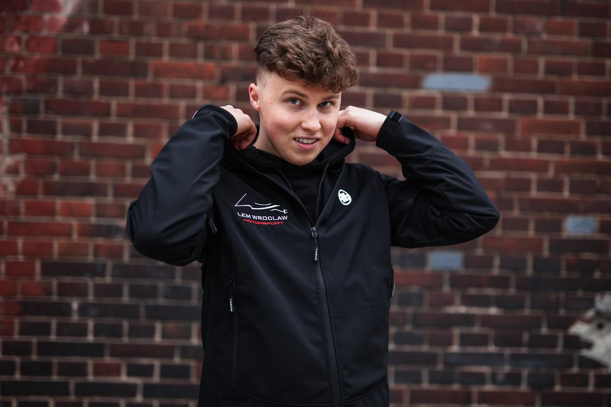 LemWroclaw's tweet photo. External image crucial for promotion. Branded clothing boosts brand recognition. Our club's merch, proudly worn, features top-quality embroidery by Lemi. Thank you, Lemi! 🔥

#LEMWroclawMotorsport #LEMTachyon #WroclawUniversityofScienceandTechnology #lemwroclaw #MotoStudent https://t.co/vgpvYSg6Rr