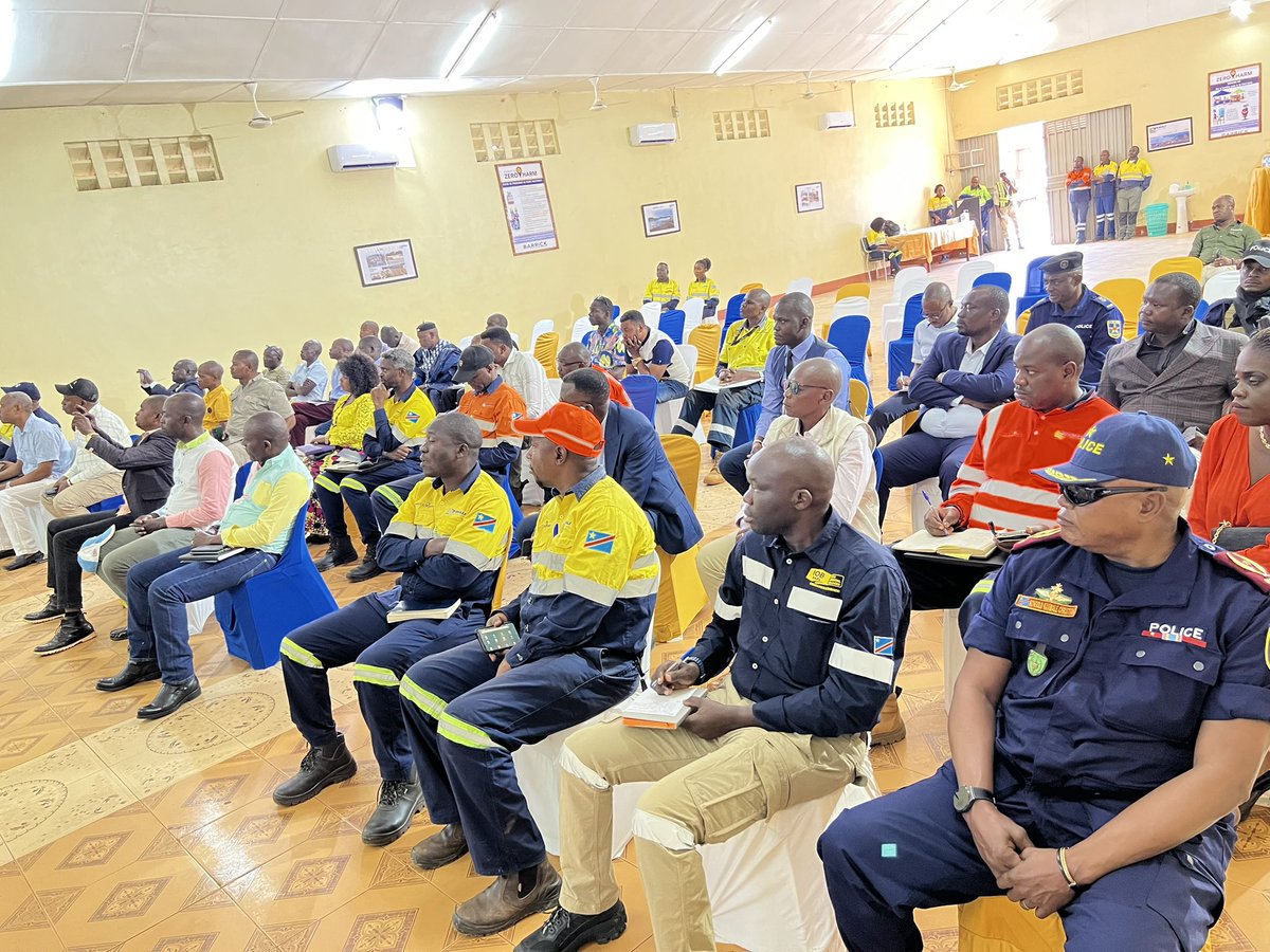 LonyoyoManyandr's tweet photo. Le dialogue permanent entre @BarrickGold /@KibaliGold  et les Communautés vivant autour des ses opérations minières fait partie des éléments déclencheurs de la #successtory de @MarkBristow dans l’industrie minière Congolaise. Les leaders communautaires de Durba s’en réjouissent. https://t.co/2QAB0qvfYq
