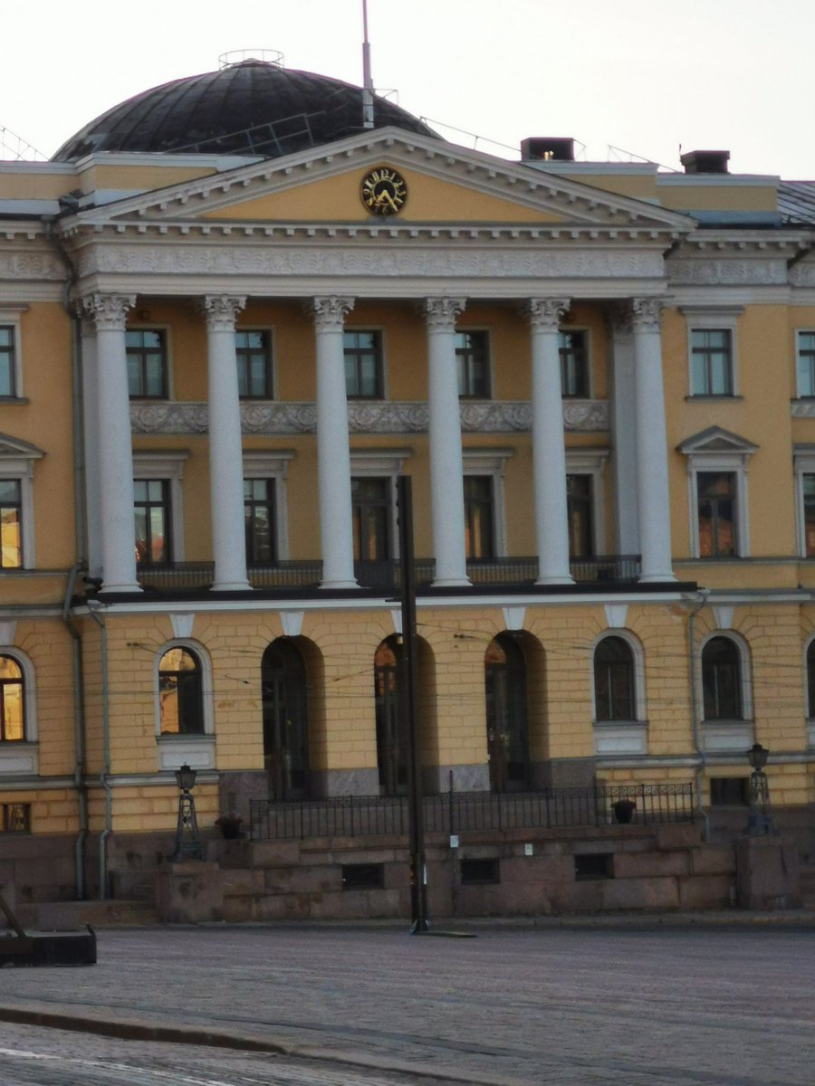 Huomenna uudet tehtävät ja kollegat <a href="/valtioneuvosto/">Valtioneuvosto | Statsrådet</a> #VNK👍 Kiitos <a href="/Sisaministerio/">Sisäministeriö</a> :lle ja kaikille hienoille kollegoille näistä 21 vuodesta🙏 Yhteistyö jatkuu!