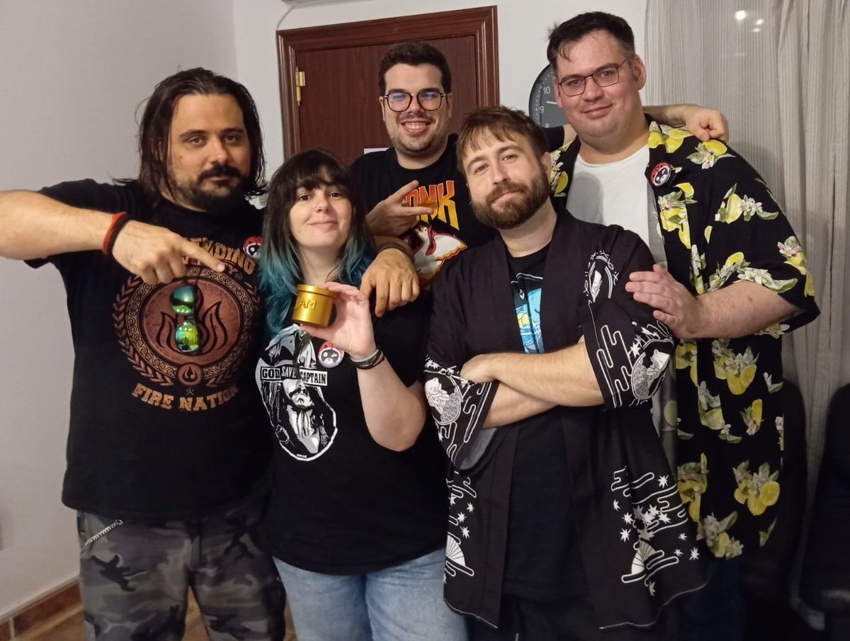 notaracoongames's tweet photo. Por segundo año consecutivo, este equipo (a falta de nuestro @danytec que no pudo venir) se vuelve premiado de la #indiespainjam23 a casa.
@Askar_fire arrobaPaloma @Kora_PressStart @Joseajierro y @JaviGameDev https://t.co/XIwUKcDZoZ