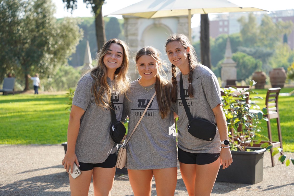 When in Rome 🇮🇹 

#TooLiveU | #PupsUp | #ItalyTour23