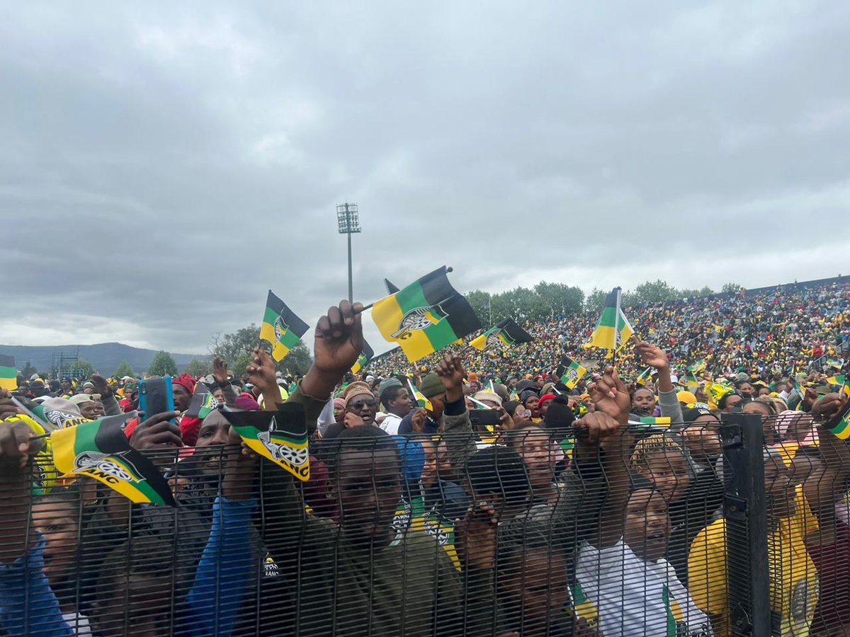 MYANC's tweet photo. Harry Gwala Stadium in KwaZulu-Natal and OR Tambo Hall in Western Cape is a sea of BLACK, GREEN, AND GOLD.

This continues a humbling successful weekend #2019ANCManifestoReview across South Africa.

#2019ANCManifestoReview 
#ANCAtWork https://t.co/SAm4N1i5Id