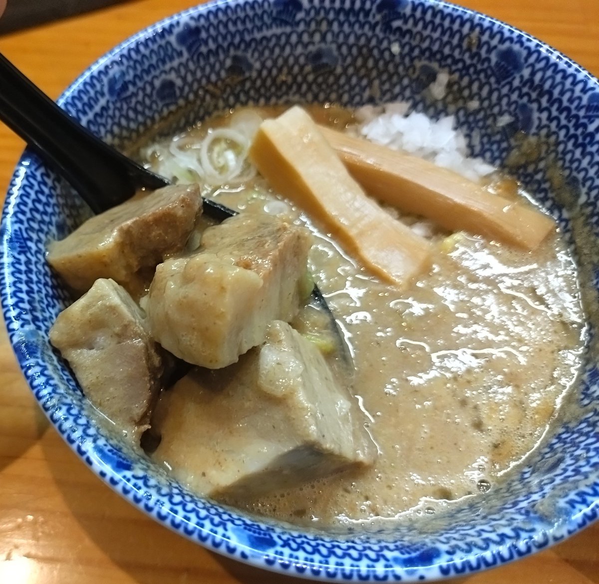meguko123's tweet photo. 🐎自家製麺TANGOさん🐎
・つけ麺（中）＋味玉＋ゴロチャー＋
　隠し玉（塩ニンニク）
麺美味しすぎる🤤TPで麺が半分無くなる🤭
濃厚つけ汁絡みまくってたまらん😍
ゴロチャーたっぷり食べごたえ抜群👍🥚トロトロ、艶々、味染み染み😋
隠し玉🔰塩🧄こりゃまた絶品👏
お気遣い頂きありがとうございます✨ https://t.co/nQoXZ8ifQR