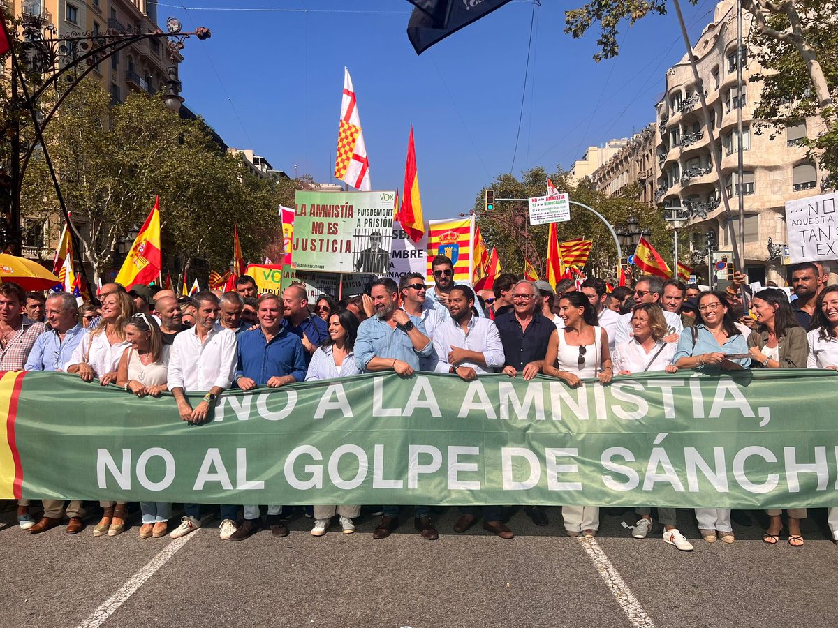 vox_es's tweet photo. ¡Ya estamos en la manifestación de Barcelona contra la amnistía a los golpistas! 

@Santi_ABASCAL 💪🇪🇸 https://t.co/ccWEfMZigT